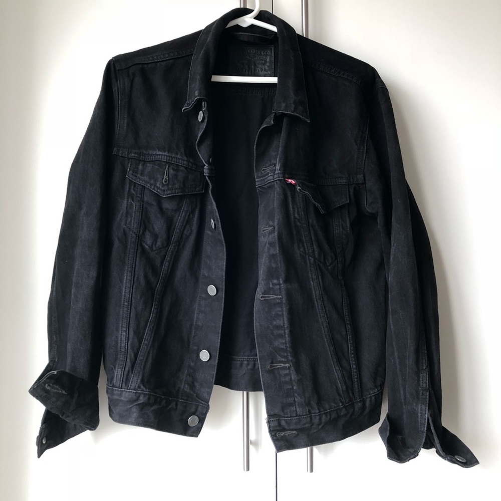 Levi’s black denim jacket size medium